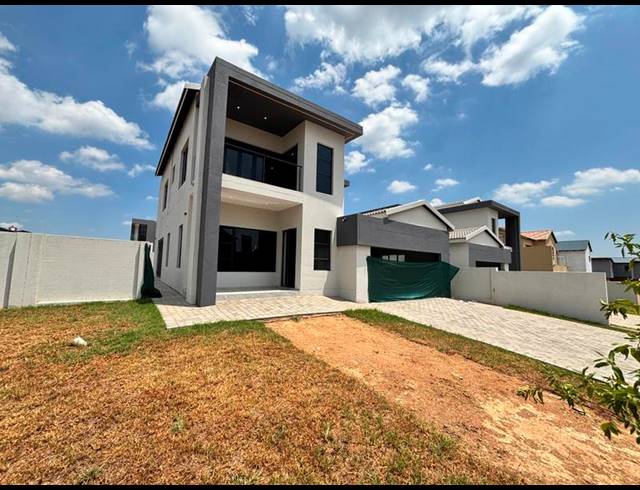 5 BEDROOM HOUSE FOR SALE IN SIX FOUNTAINS RESIDENTIAL ESTATE